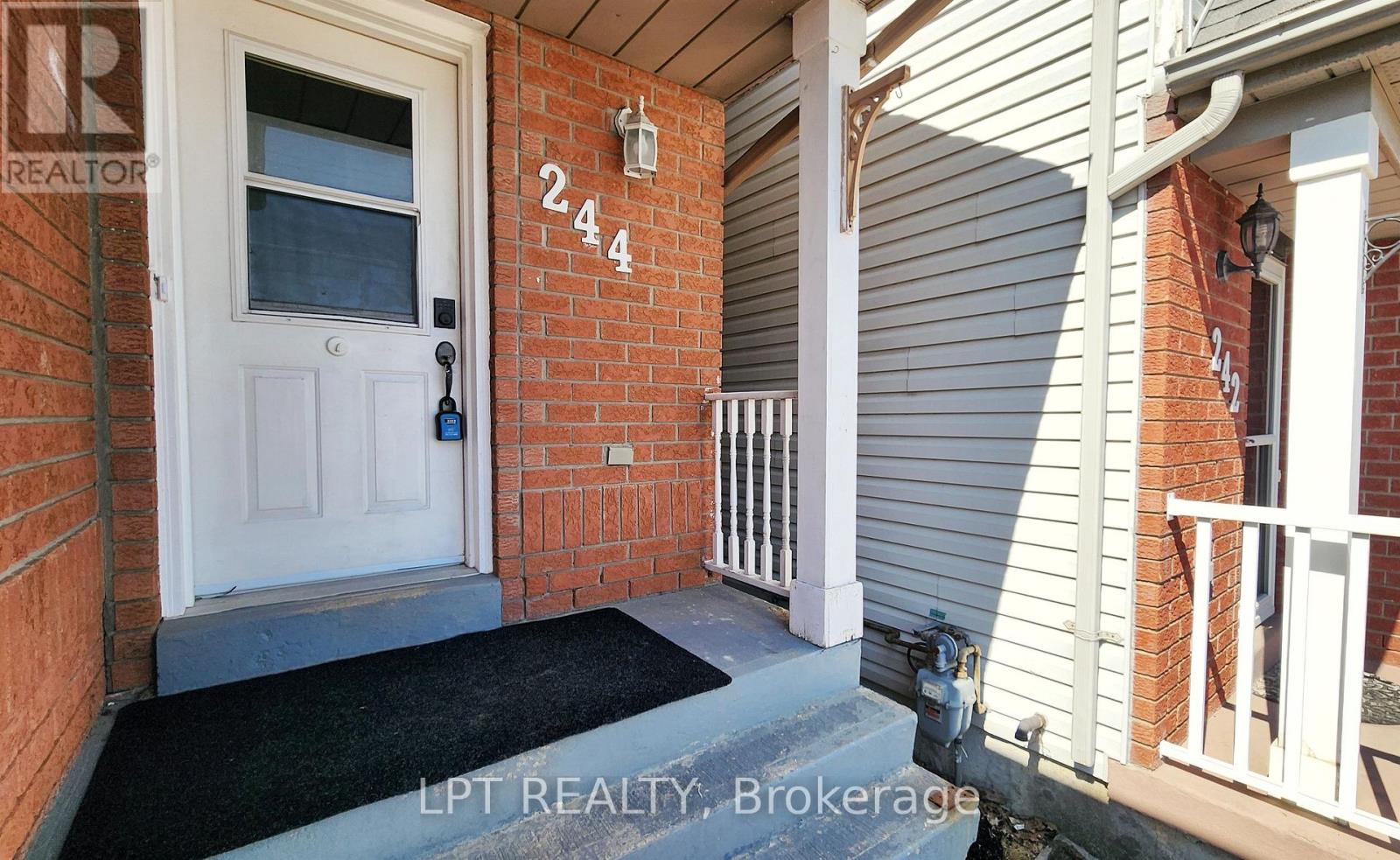 244 Ferndale Drive S, Barrie, Ontario  L4N 8J9 - Photo 2 - S12986054