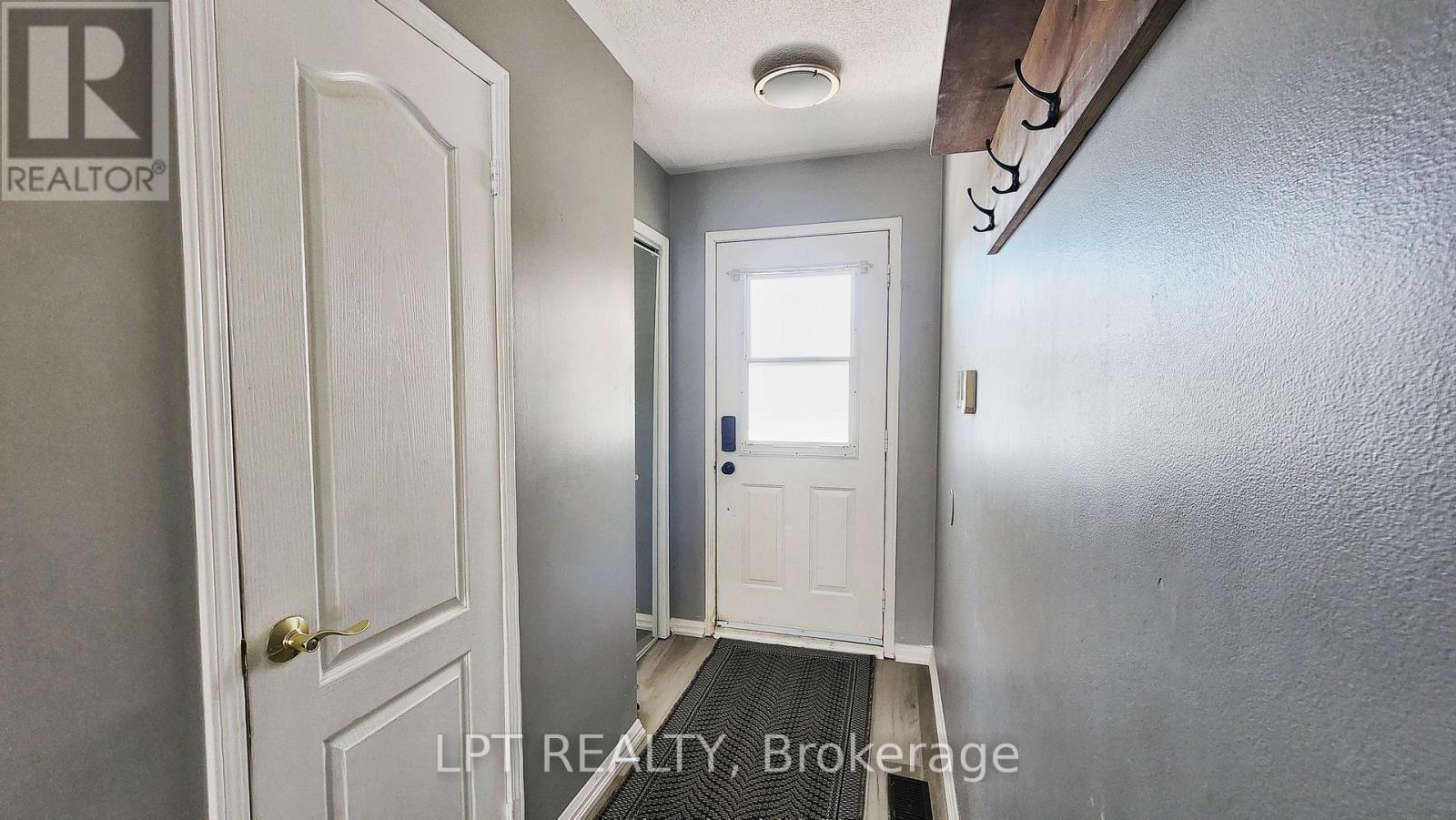 244 Ferndale Drive S, Barrie, Ontario  L4N 8J9 - Photo 4 - S12986054