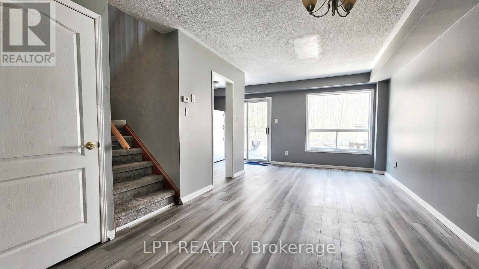 244 Ferndale Drive S, Barrie, Ontario  L4N 8J9 - Photo 5 - S12986054