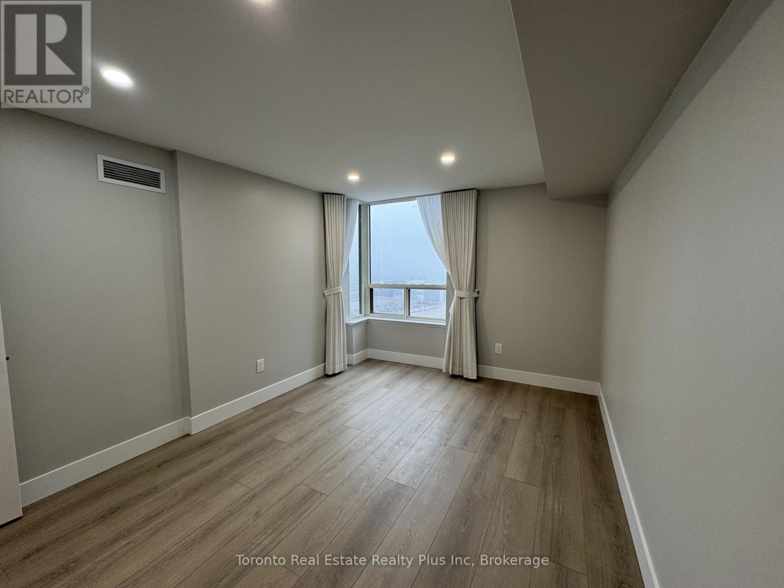 1508 - 350 Rathburn Road, Mississauga, Ontario  L5B 3Y2 - Photo 10 - W12986062