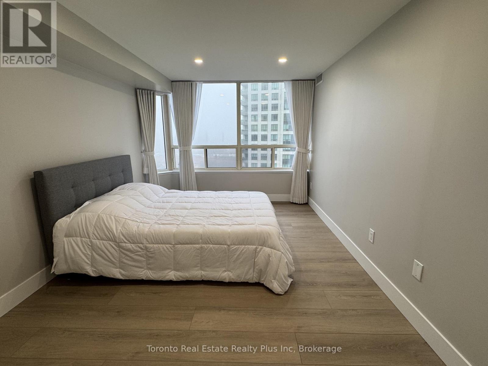 1508 - 350 Rathburn Road, Mississauga, Ontario  L5B 3Y2 - Photo 12 - W12986062