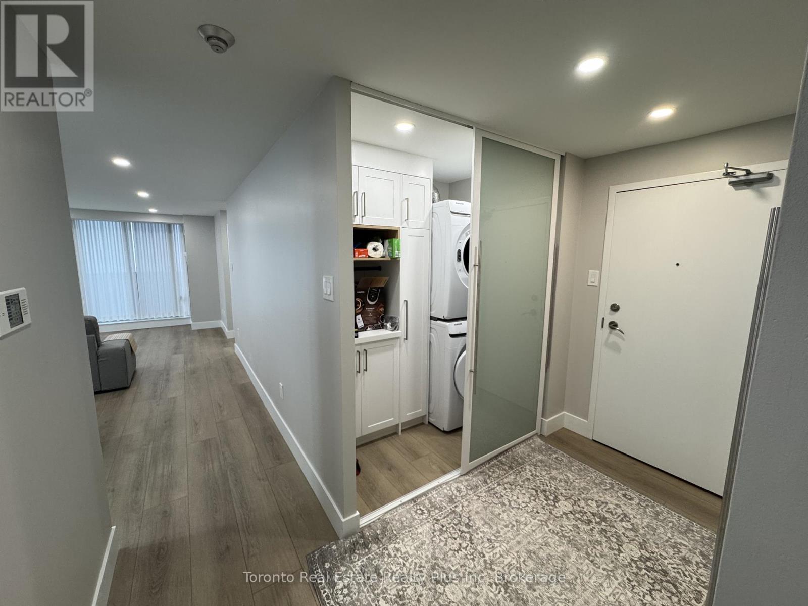 1508 - 350 Rathburn Road, Mississauga, Ontario  L5B 3Y2 - Photo 2 - W12986062