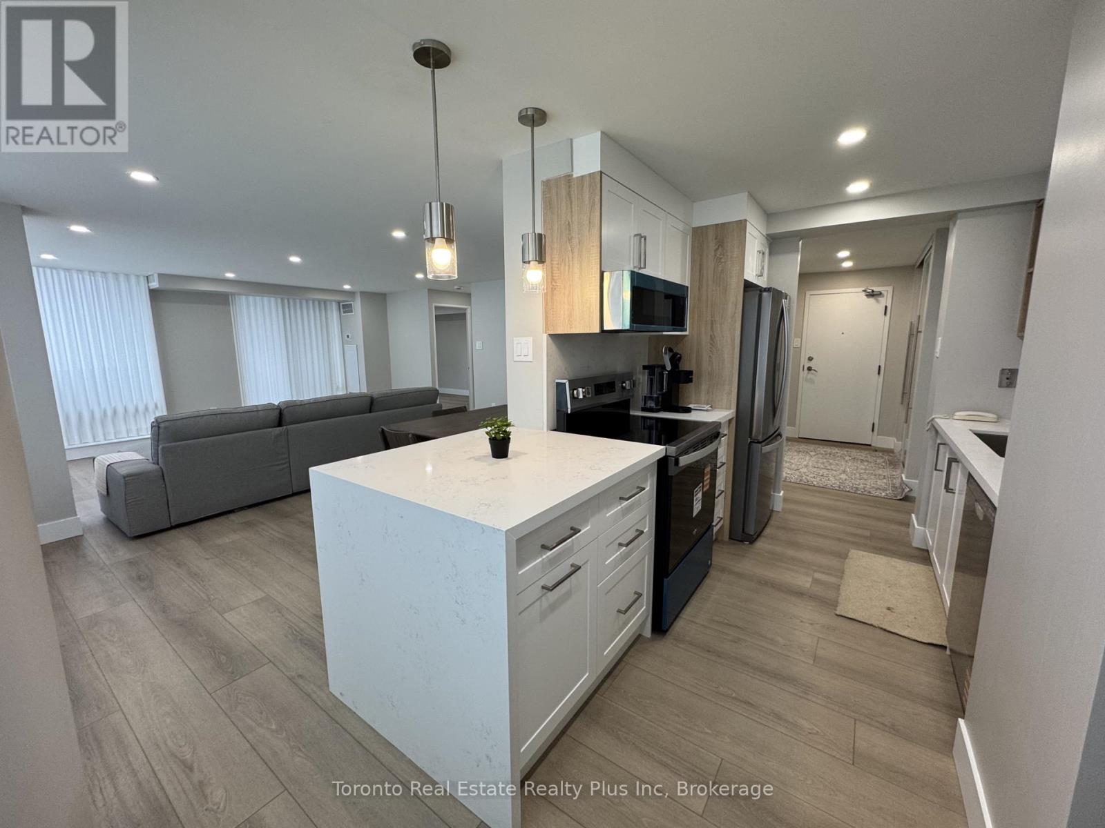 1508 - 350 Rathburn Road, Mississauga, Ontario  L5B 3Y2 - Photo 4 - W12986062