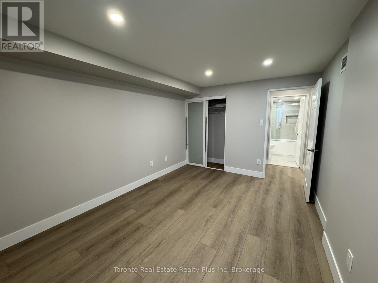 1508 - 350 Rathburn Road, Mississauga, Ontario  L5B 3Y2 - Photo 9 - W12986062