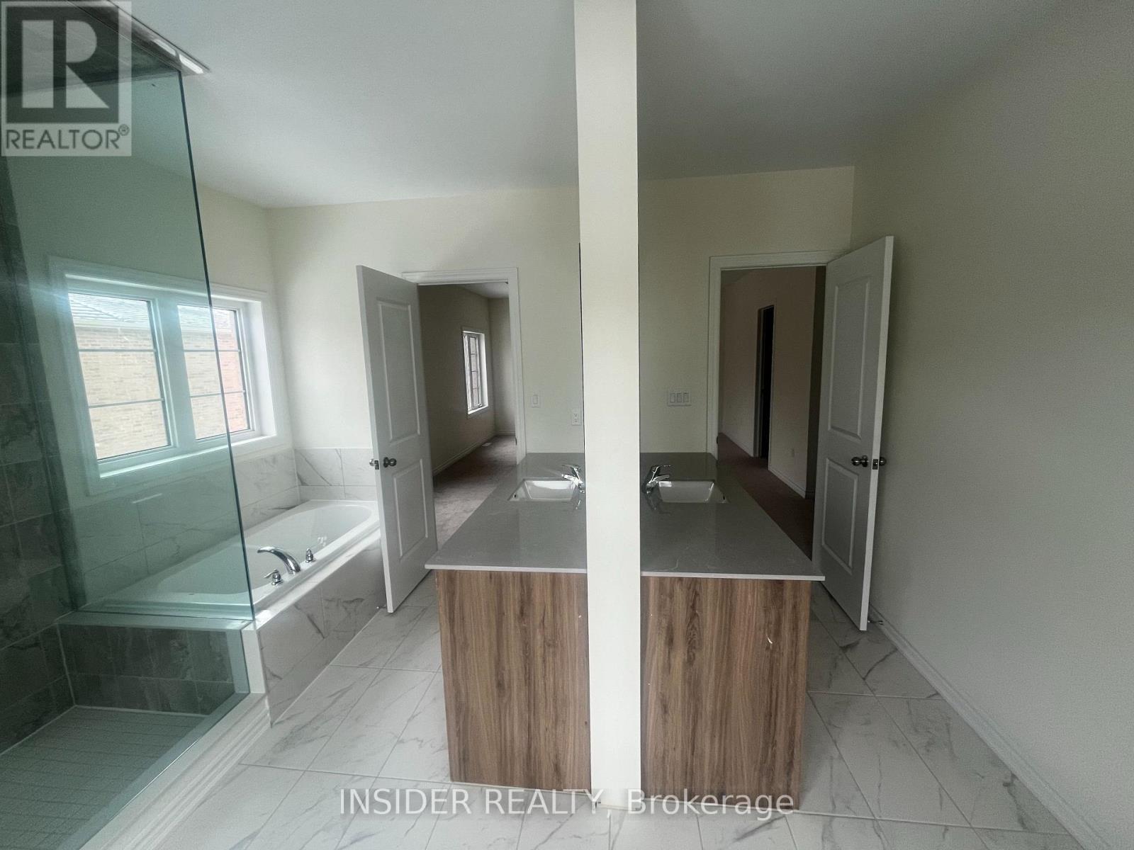 2 Fuller Street, Brampton, Ontario  L6X 5S4 - Photo 19 - W12986080