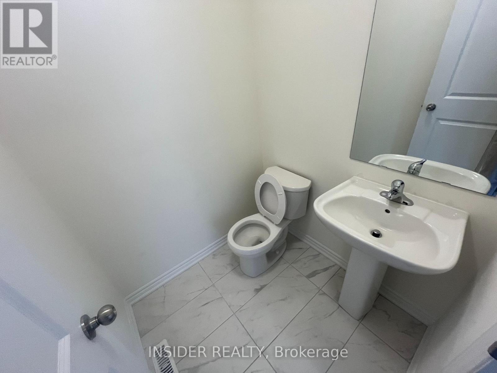 2 Fuller Street, Brampton, Ontario  L6X 5S4 - Photo 6 - W12986080