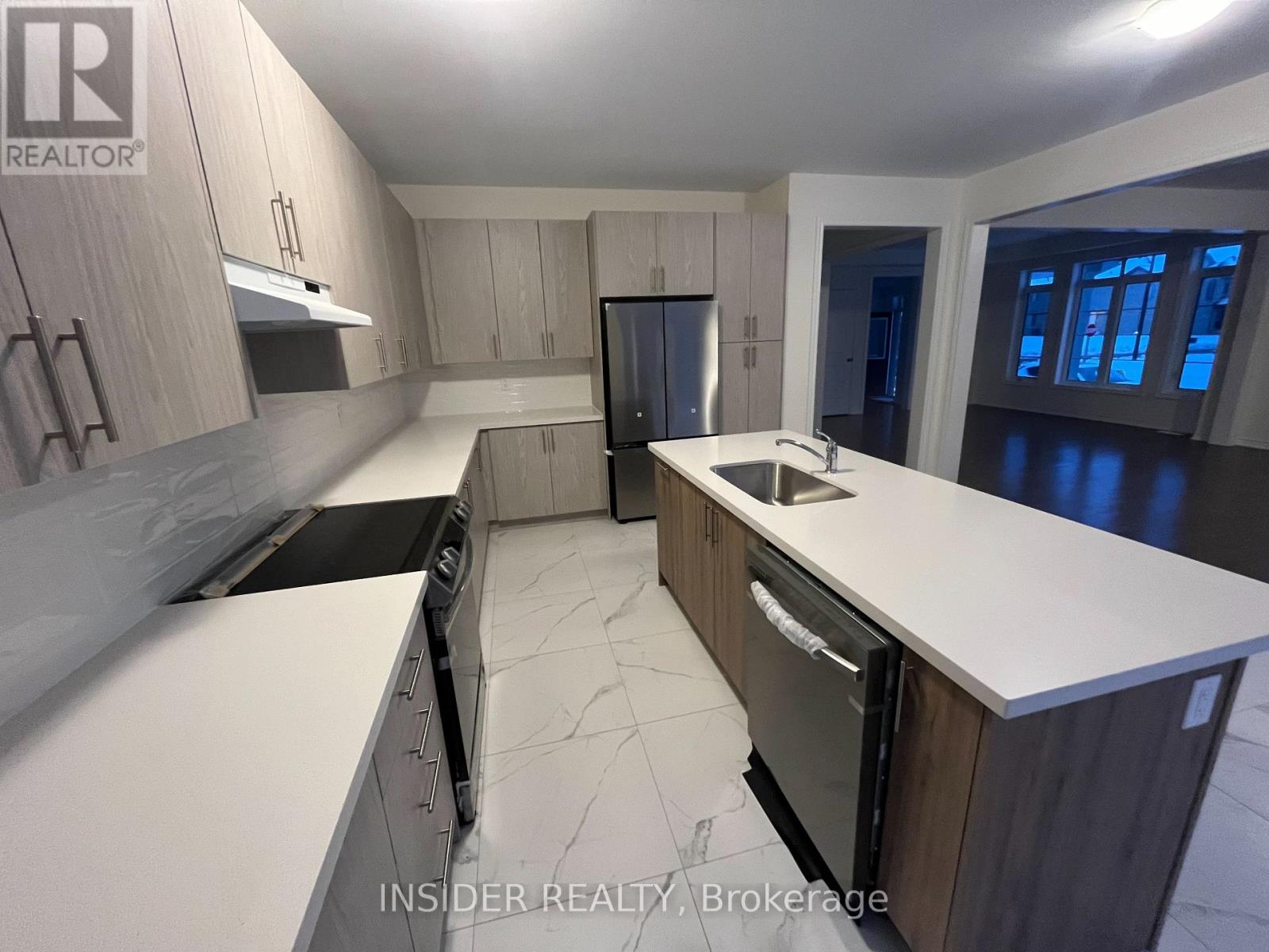 2 Fuller Street, Brampton, Ontario  L6X 5S4 - Photo 8 - W12986080