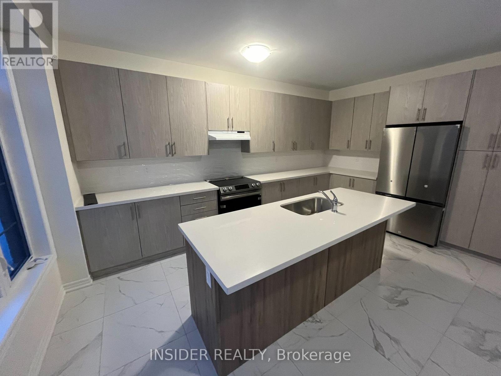 2 Fuller Street, Brampton, Ontario  L6X 5S4 - Photo 9 - W12986080