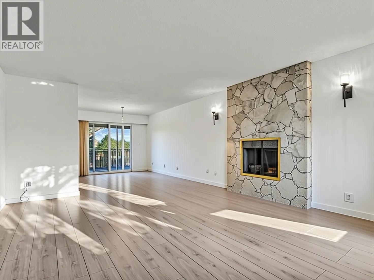 6870 6th Street, Burnaby, British Columbia  V5E 3T1 - Photo 2 - R3106151