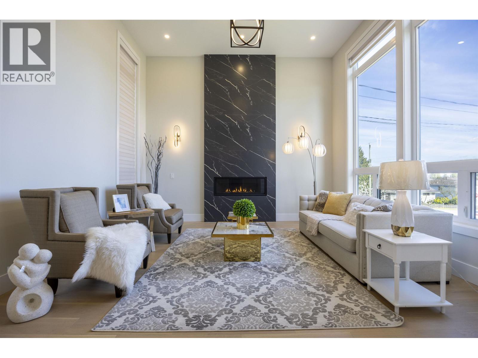 8093 14th Avenue, Burnaby, British Columbia  V3N 2B5 - Photo 3 - R3109059