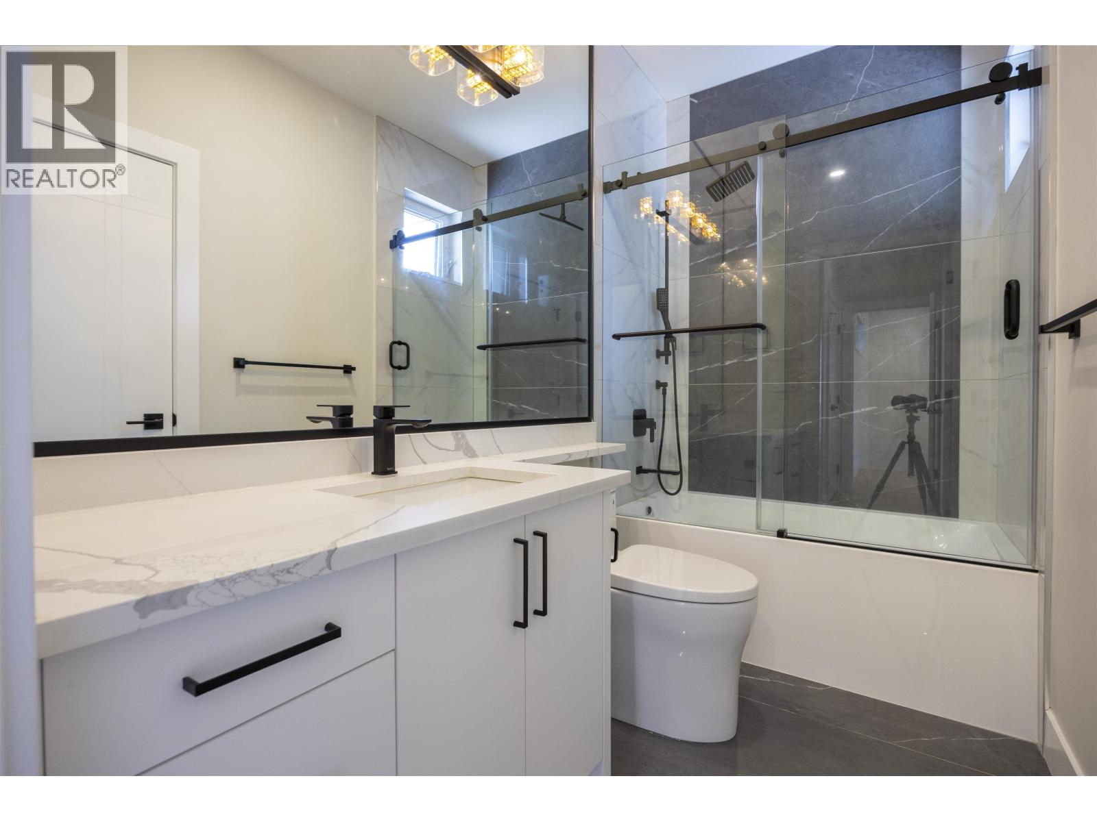 8093 14th Avenue, Burnaby, British Columbia  V3N 2B5 - Photo 29 - R3109059