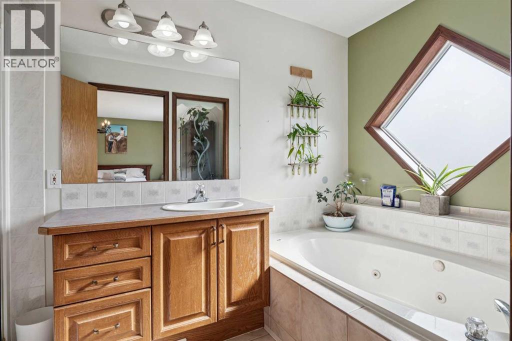 6 Sheep River Crescent, Okotoks, Alberta  T1S 1N6 - Photo 18 - A2299644