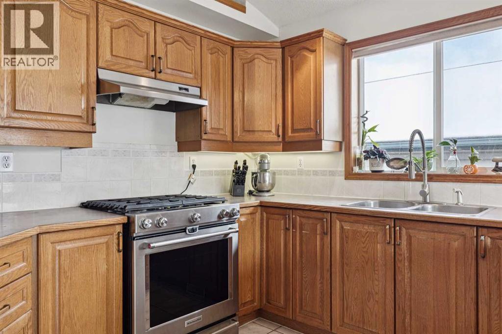 6 Sheep River Crescent, Okotoks, Alberta  T1S 1N6 - Photo 11 - A2299644