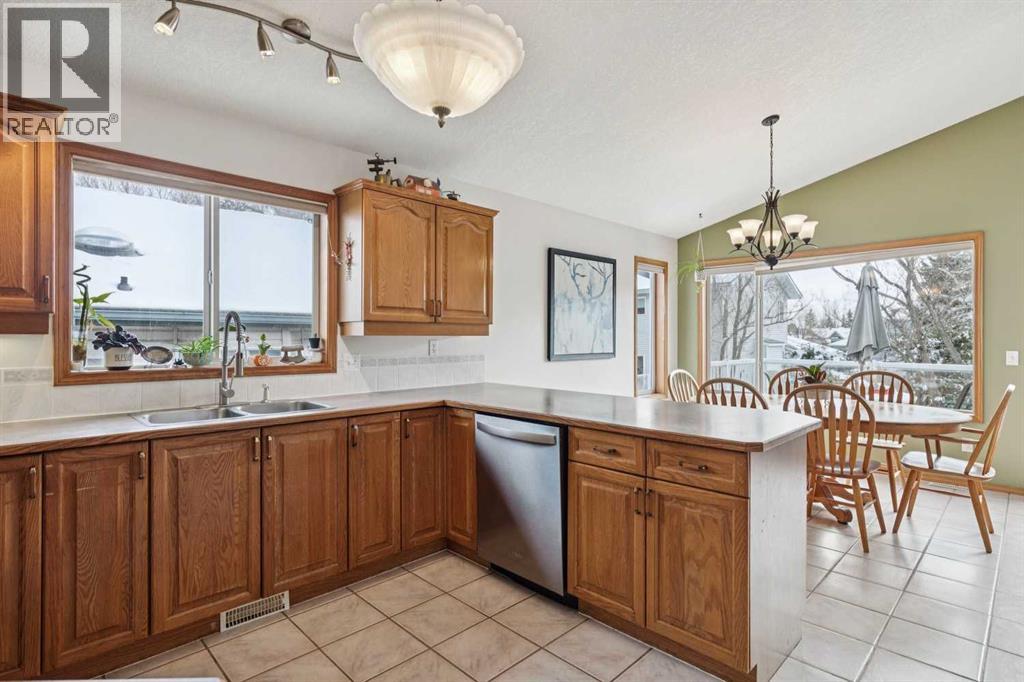 6 Sheep River Crescent, Okotoks, Alberta  T1S 1N6 - Photo 8 - A2299644