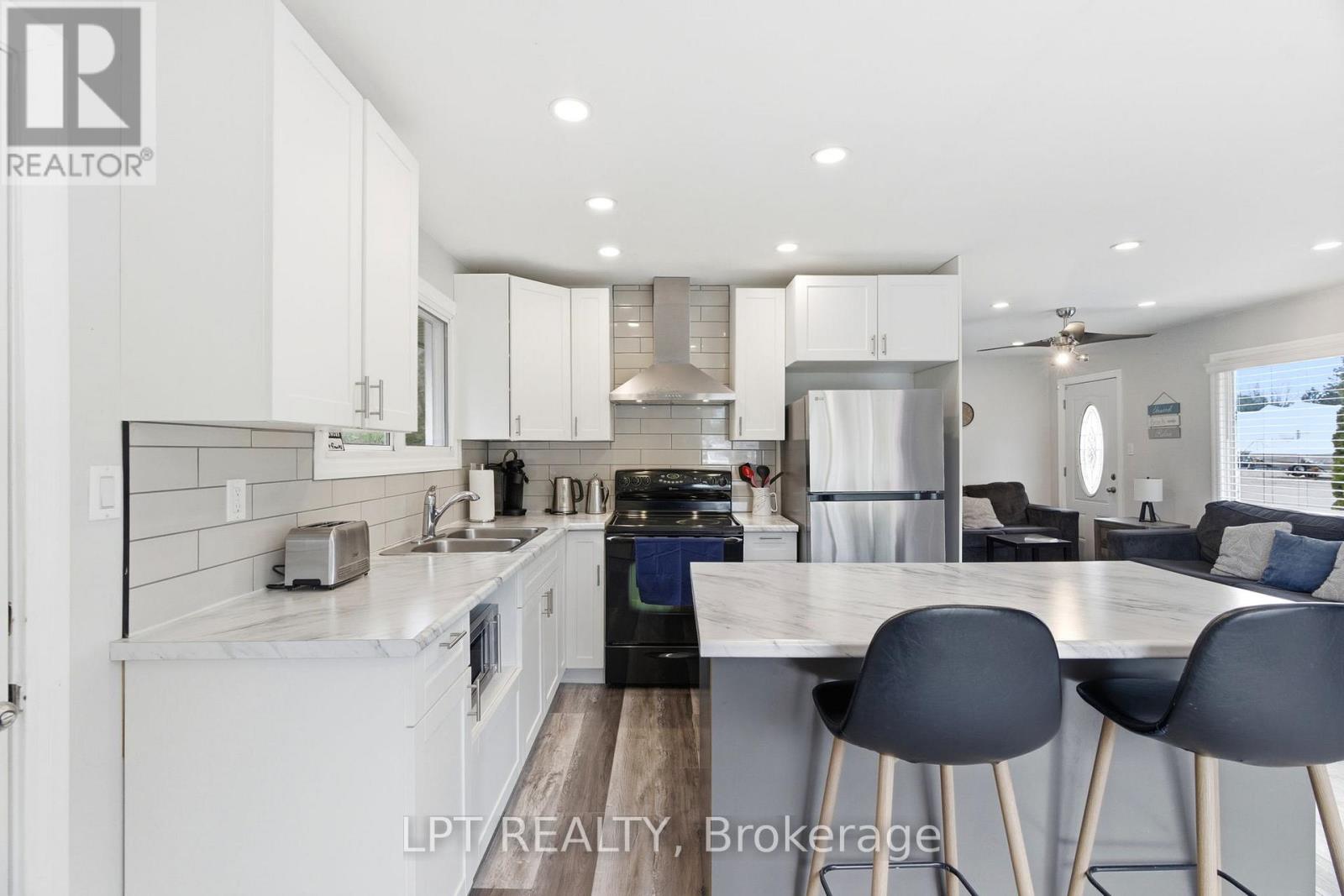 7597 Biddulph Street, Lambton Shores, Ontario  N0M 2L0 - Photo 15 - X12986112