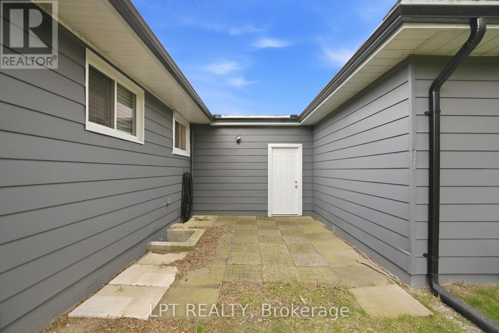 7597 Biddulph Street, Lambton Shores, Ontario  N0M 2L0 - Photo 33 - X12986112