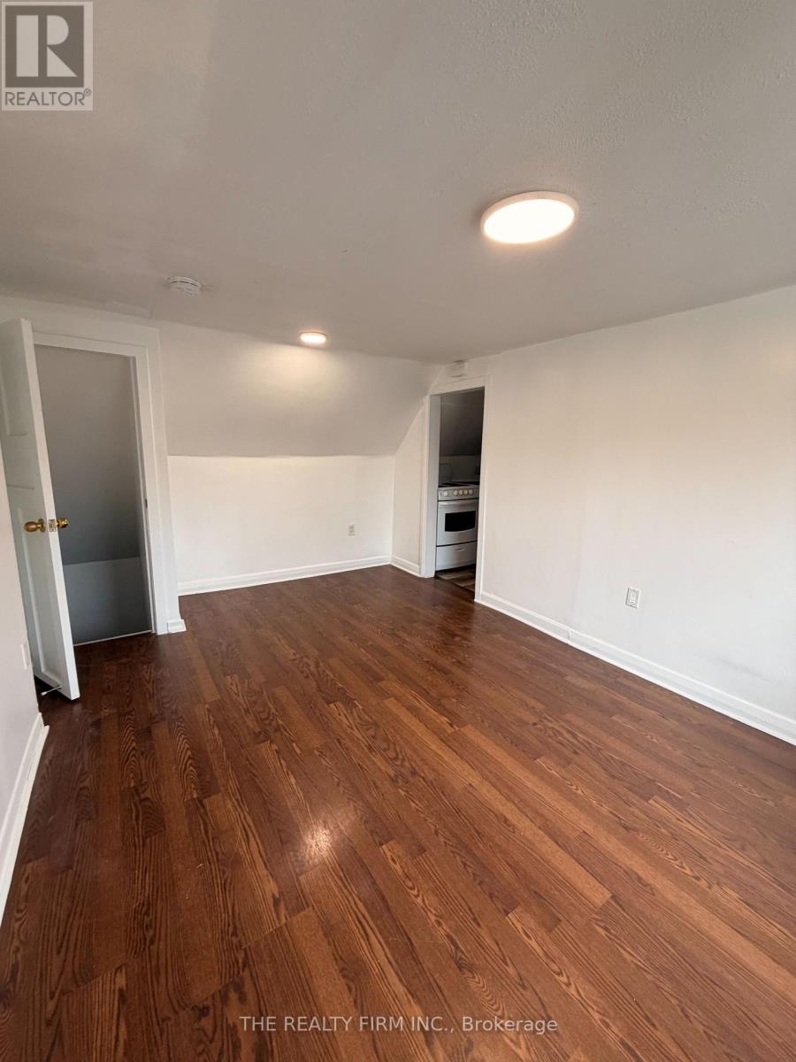 Upper - 25 Glenwood Avenue, London East, Ontario  N5Z 2P7 - Photo 2 - X12986122