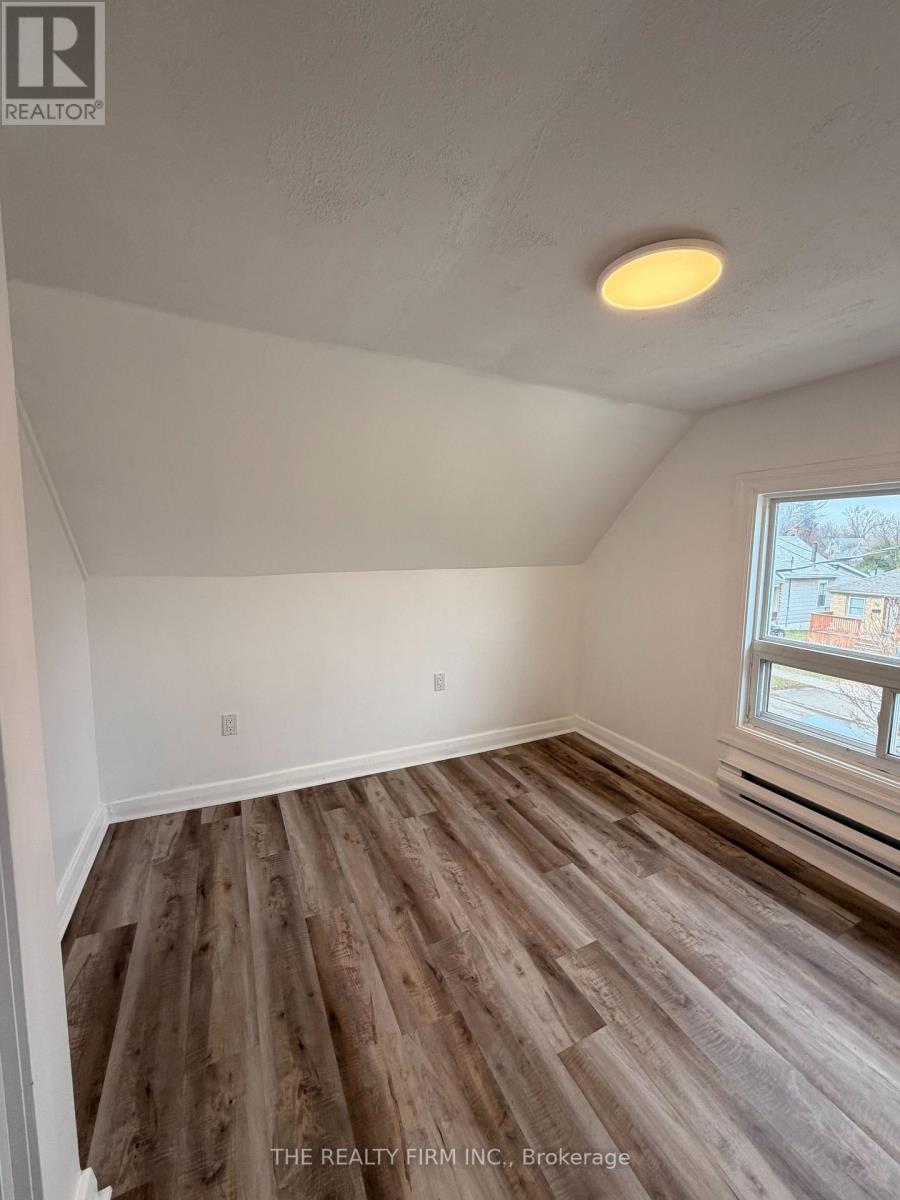 Upper - 25 Glenwood Avenue, London East, Ontario  N5Z 2P7 - Photo 5 - X12986122