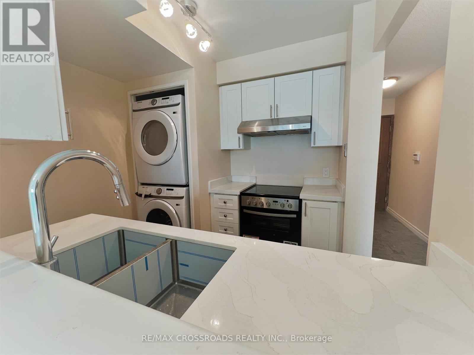 1702 - 8 Lee Centre Drive, Toronto, Ontario  M1H 3H8 - Photo 8 - E12986110