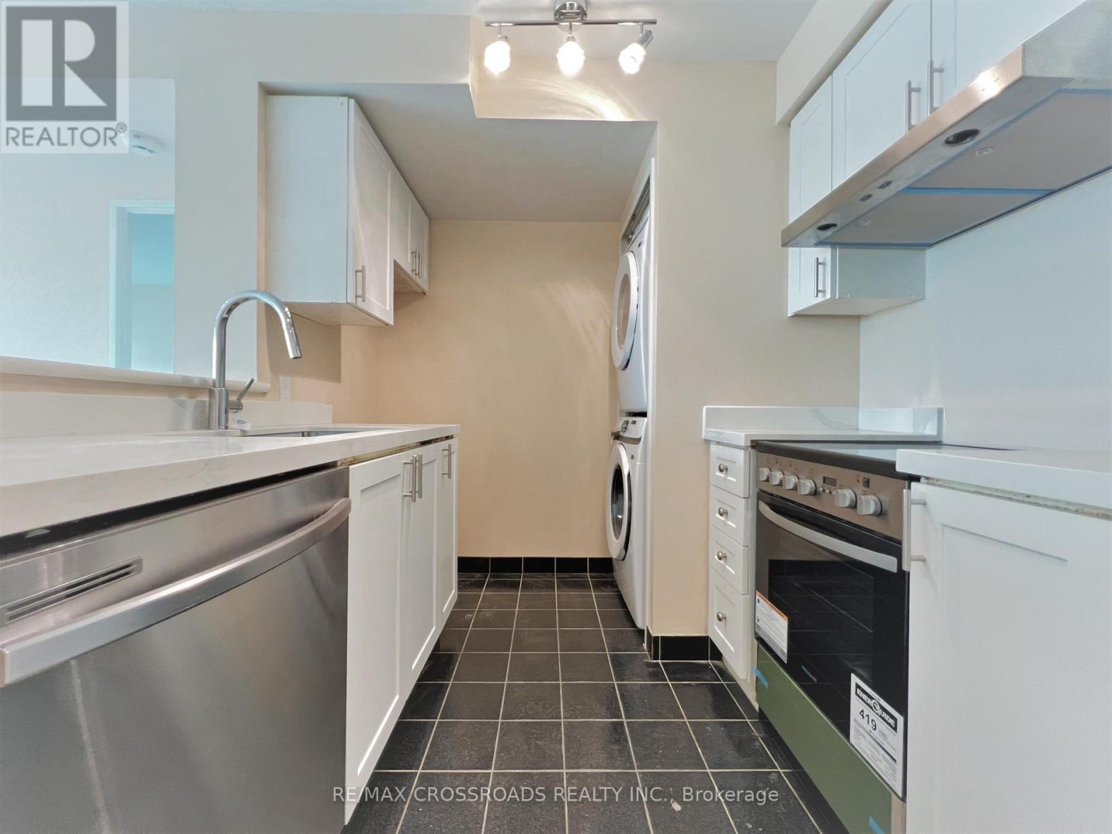 1702 - 8 Lee Centre Drive, Toronto, Ontario  M1H 3H8 - Photo 9 - E12986110