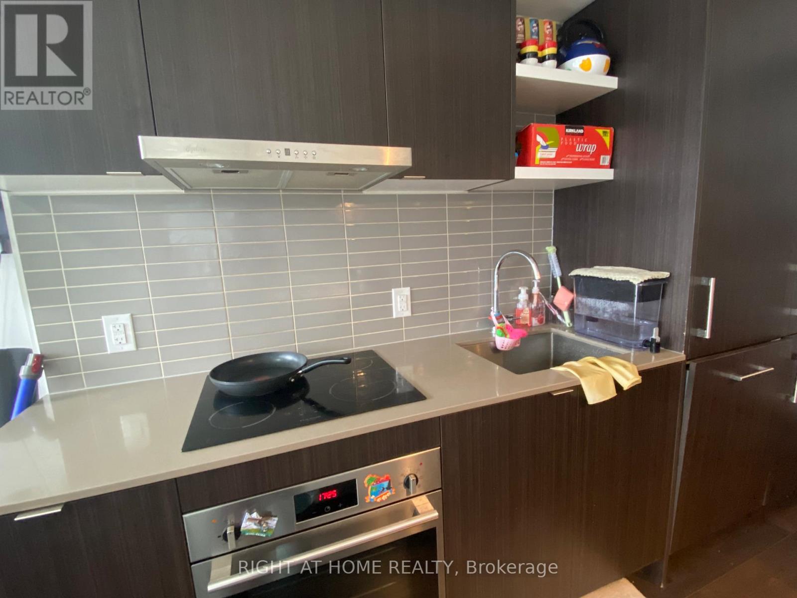 5605 - 88 Harbour Street, Toronto, Ontario  M5J 0C3 - Photo 8 - C12986086