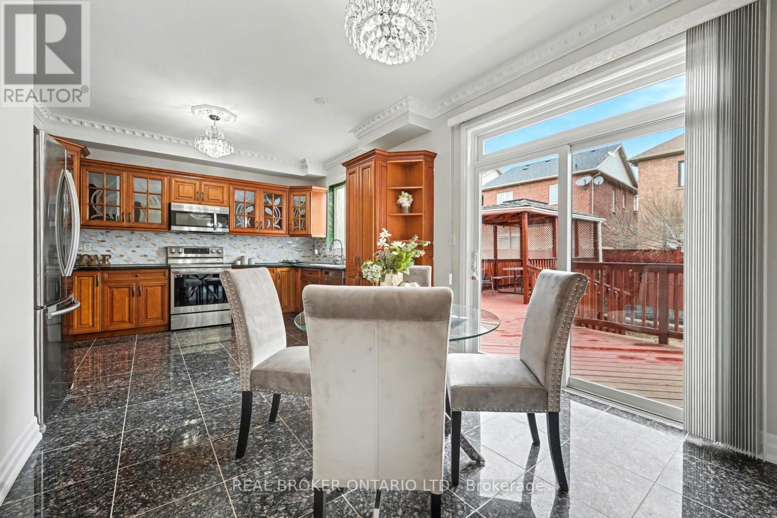 33 Kingshill Road, Richmond Hill, Ontario  L4E 4B1 - Photo 10 - N12980726