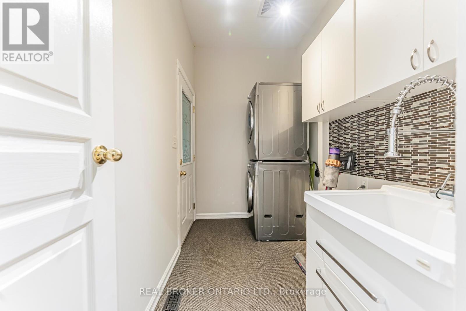 33 Kingshill Road, Richmond Hill, Ontario  L4E 4B1 - Photo 12 - N12980726