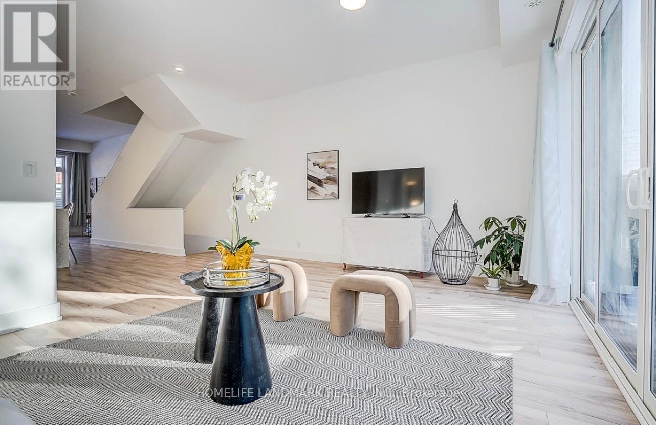 27 Chestnut Court, Aurora, Ontario  L4G 4A4 - Photo 10 - N12983030