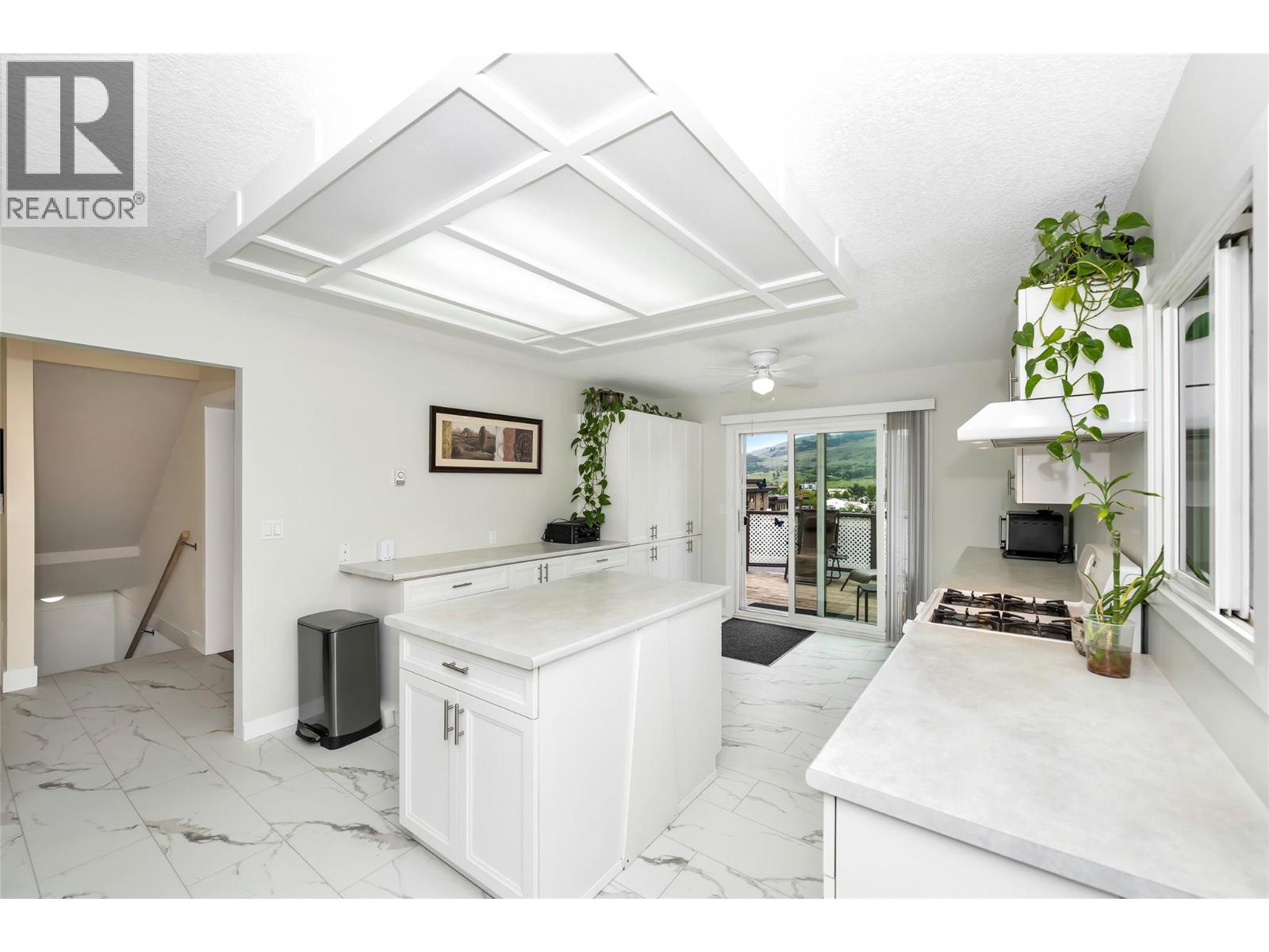 5844 Pleasant Valley Road, Vernon, British Columbia  V1B 3L6 - Photo 4 - 10377226