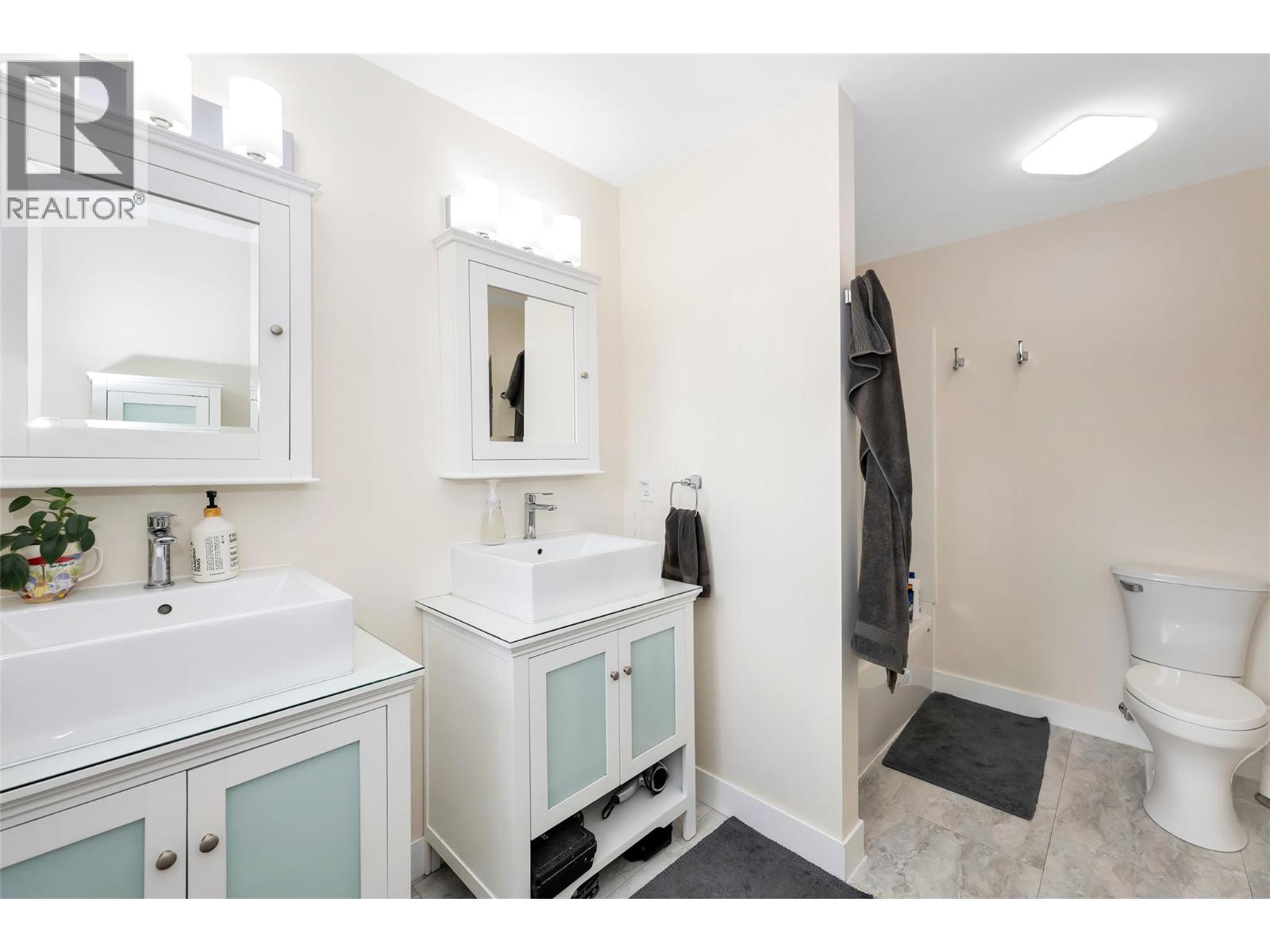 5844 Pleasant Valley Road, Vernon, British Columbia  V1B 3L6 - Photo 18 - 10377226