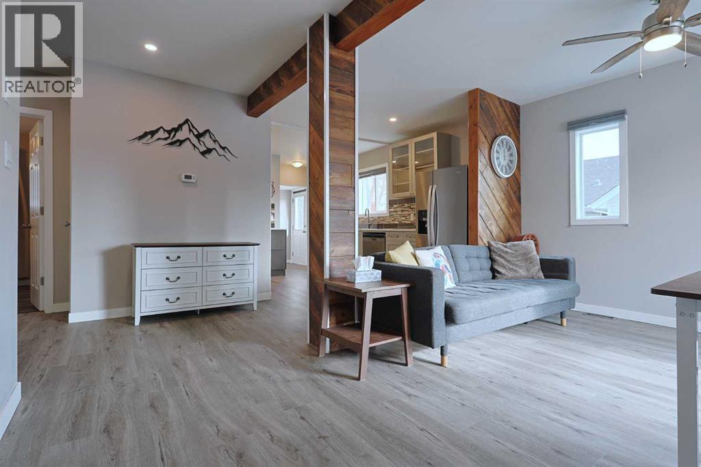 18 Maple Street, Okotoks, Alberta  T1S 1J6 - Photo 2 - A2284740