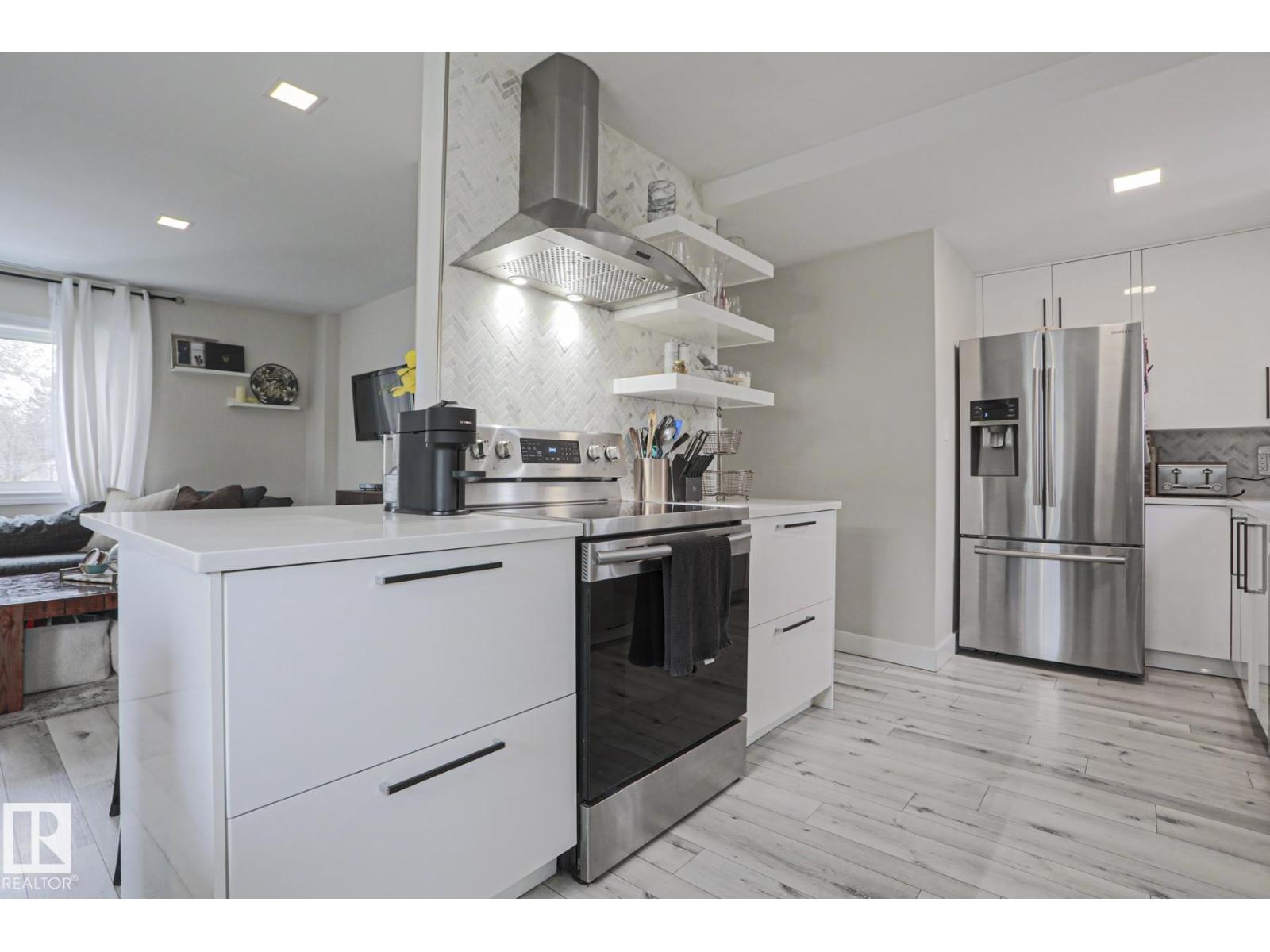 9319 92 St Nw, Edmonton, Alberta  T6C 3R7 - Photo 1 - E4481714