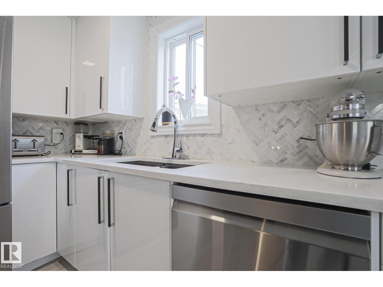 9319 92 St Nw, Edmonton, Alberta  T6C 3R7 - Photo 7 - E4481714