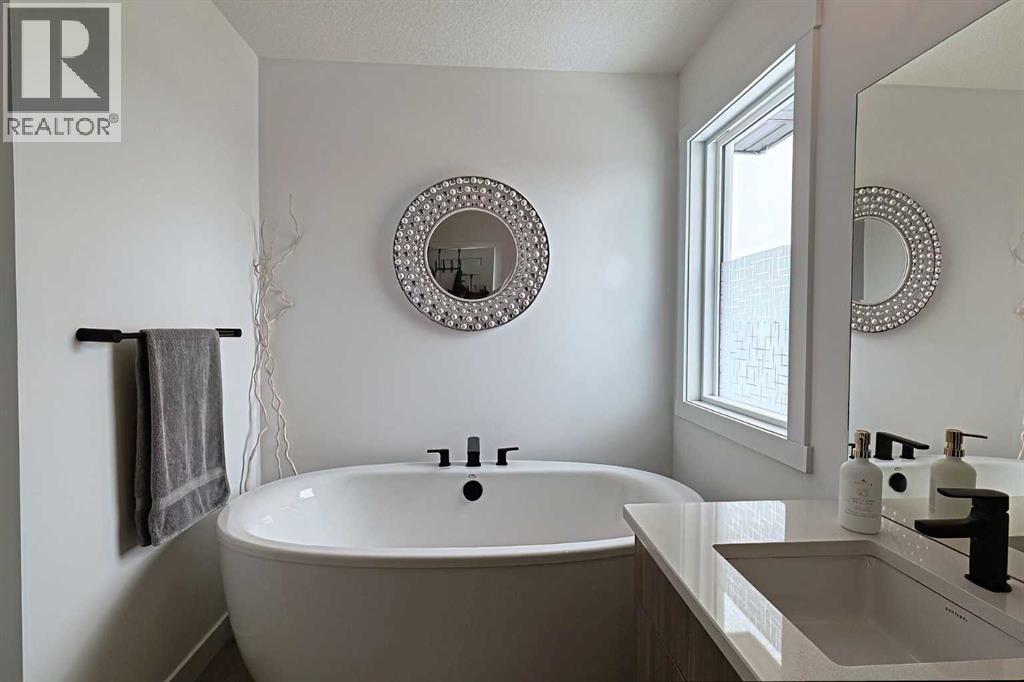 3 Saddlebred Court, Cochrane, Alberta  T4C 3B5 - Photo 41 - A2295839