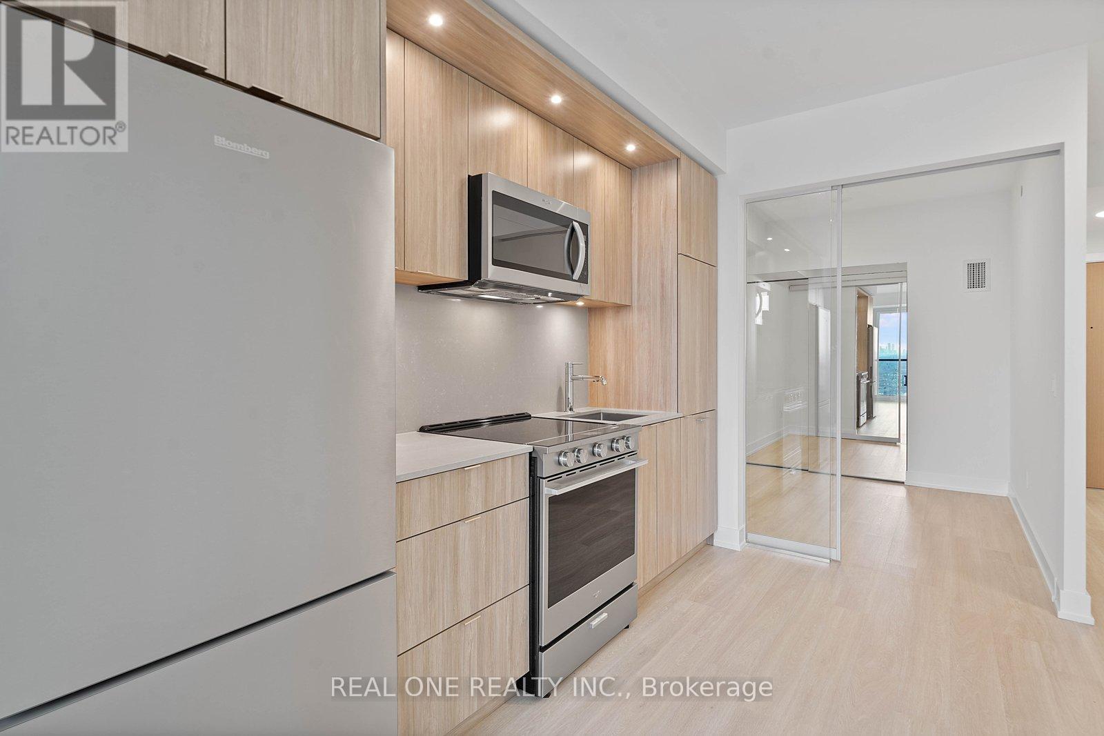 1602 - 60 Central Park Roadway, Toronto, Ontario  M9A 0E6 - Photo 10 - W12954890