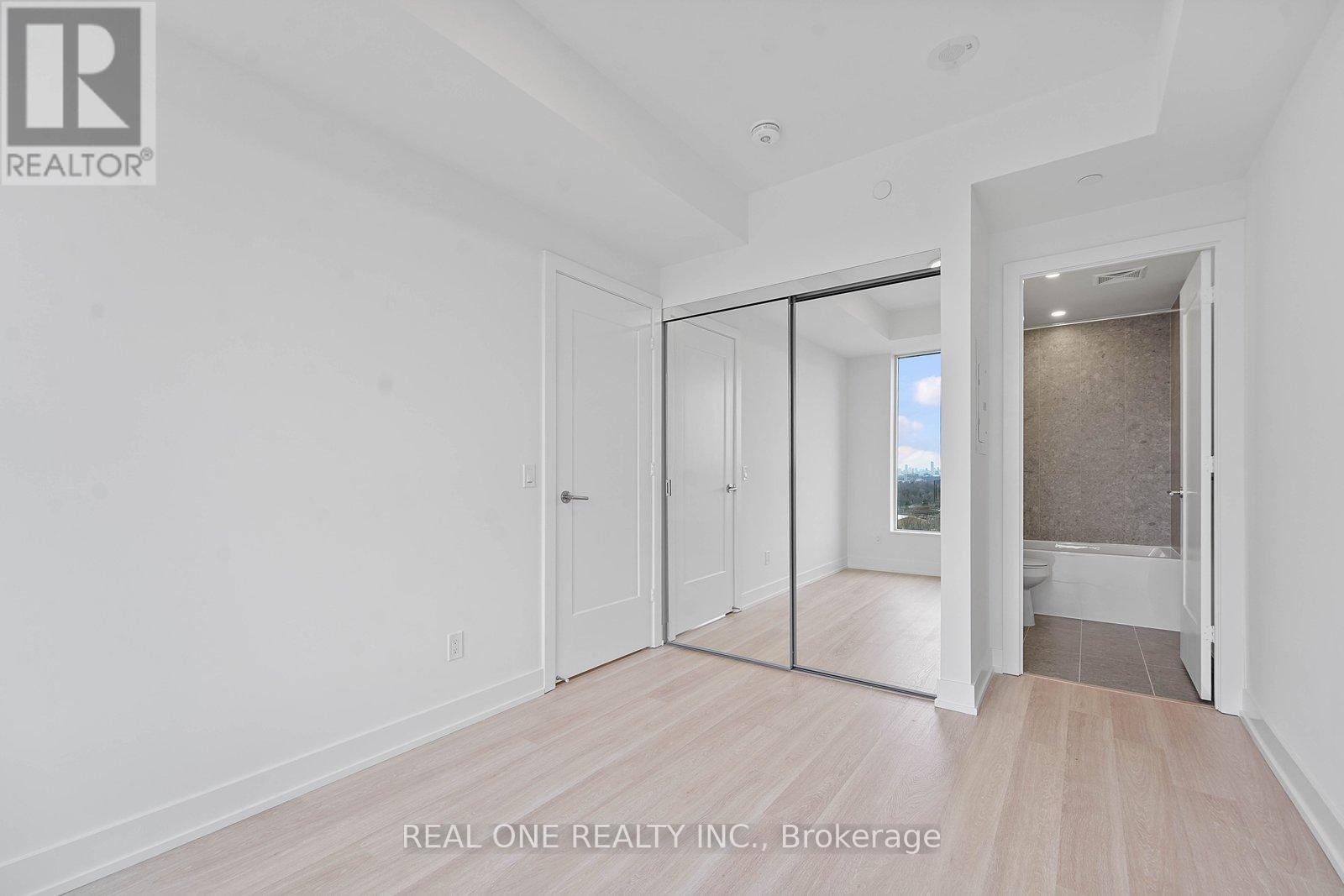 1602 - 60 Central Park Roadway, Toronto, Ontario  M9A 0E6 - Photo 16 - W12954890