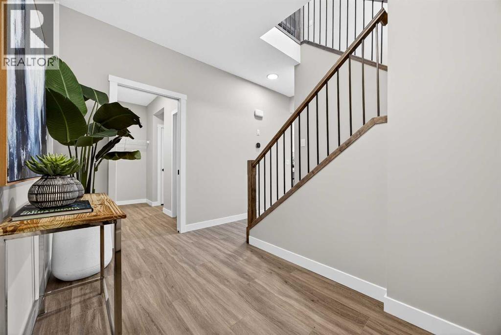 218 Bayview Park SW, Airdrie, Alberta  T4B 3B1 - Photo 3 - A2298006