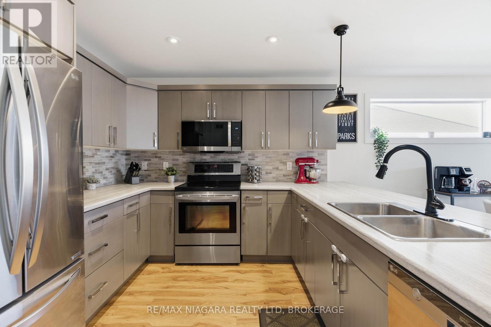 9 Granite Drive, Belleville, Ontario  K8P 4G3 - Photo 11 - X12986152