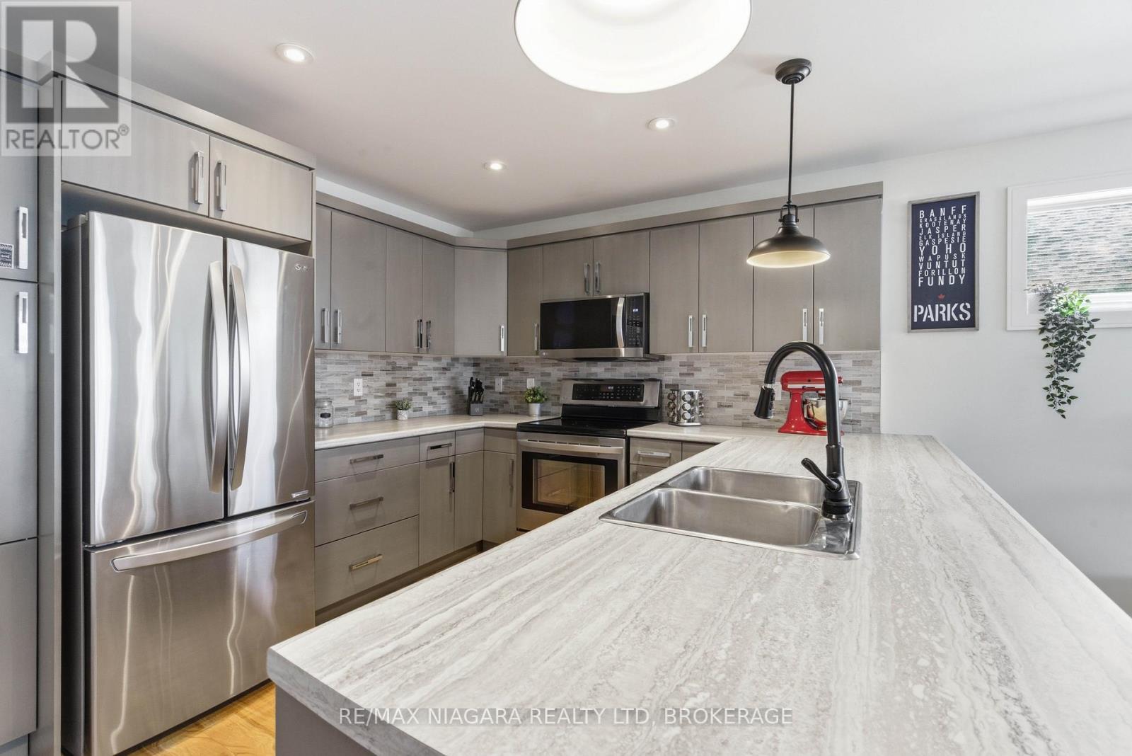 9 Granite Drive, Belleville, Ontario  K8P 4G3 - Photo 9 - X12986152