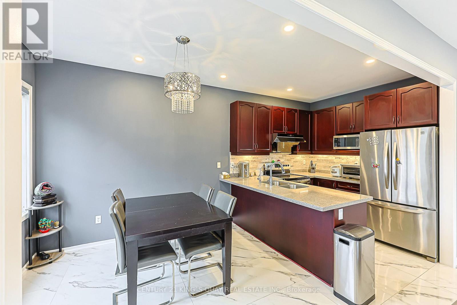 221 Delbert Circle, Whitchurch-Stouffville, Ontario  L4A 0Y7 - Photo 7 - N12986140