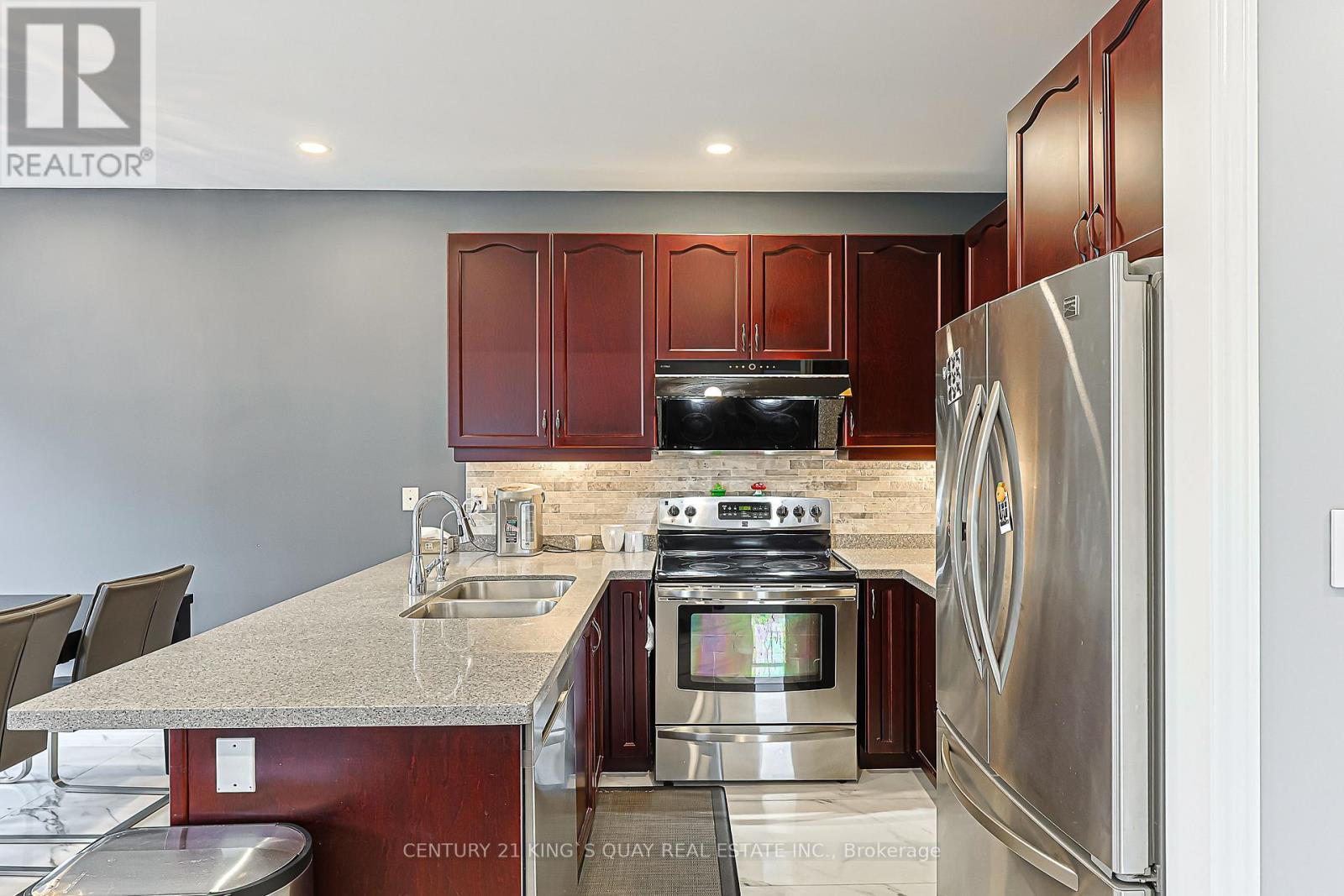 221 Delbert Circle, Whitchurch-Stouffville, Ontario  L4A 0Y7 - Photo 8 - N12986140