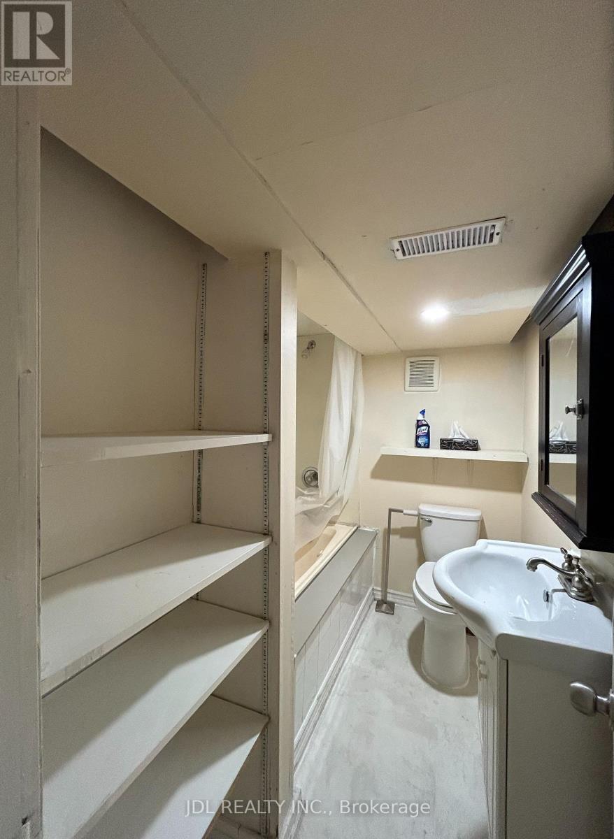 Basement - 21 Squires Ave Avenue, Toronto, Ontario  M4B 2R2 - Photo 12 - E12969168