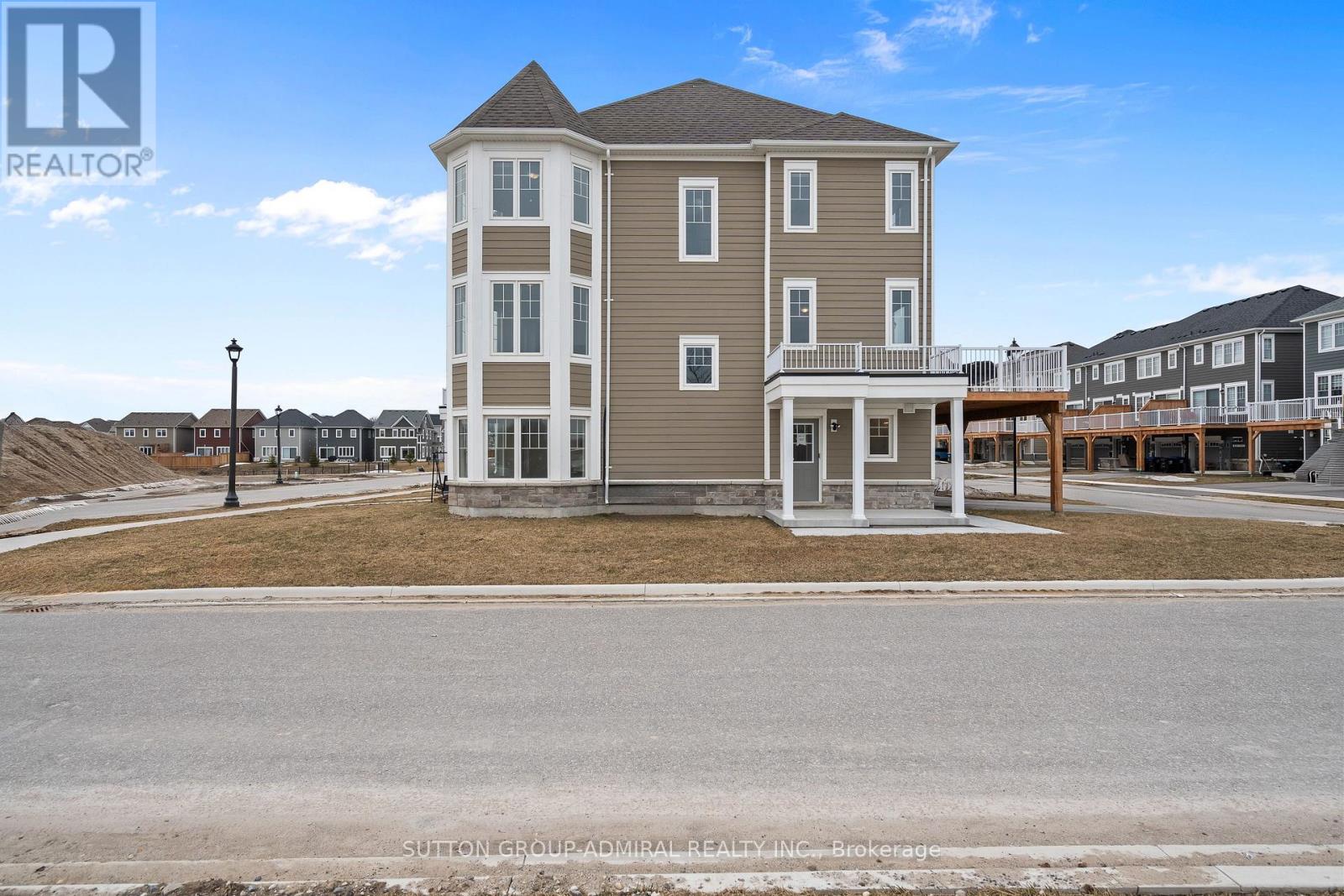 83 Shelburne Avenue, Wasaga Beach, Ontario  L9Z 0L2 - Photo 2 - S12986156