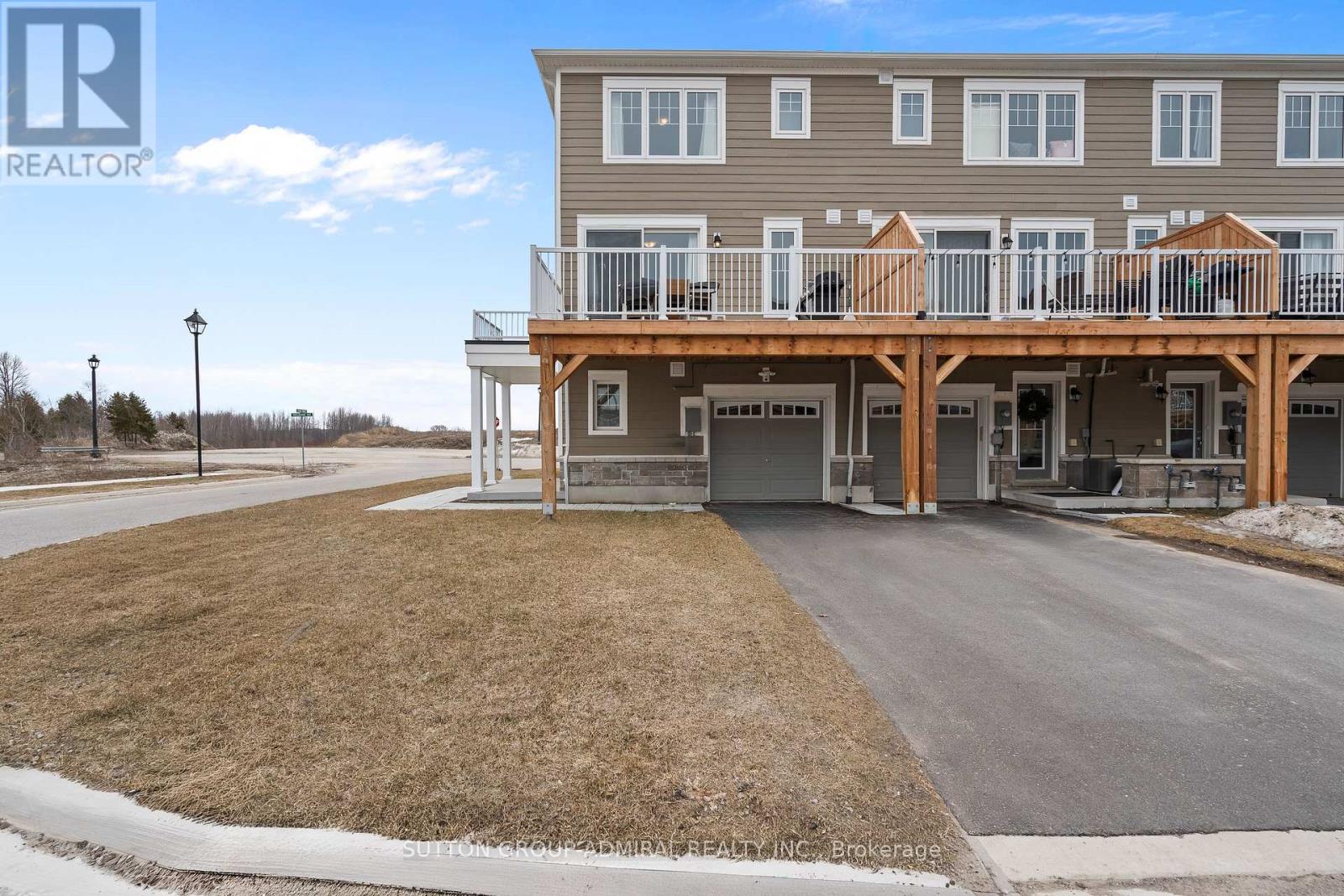 83 Shelburne Avenue, Wasaga Beach, Ontario  L9Z 0L2 - Photo 3 - S12986156