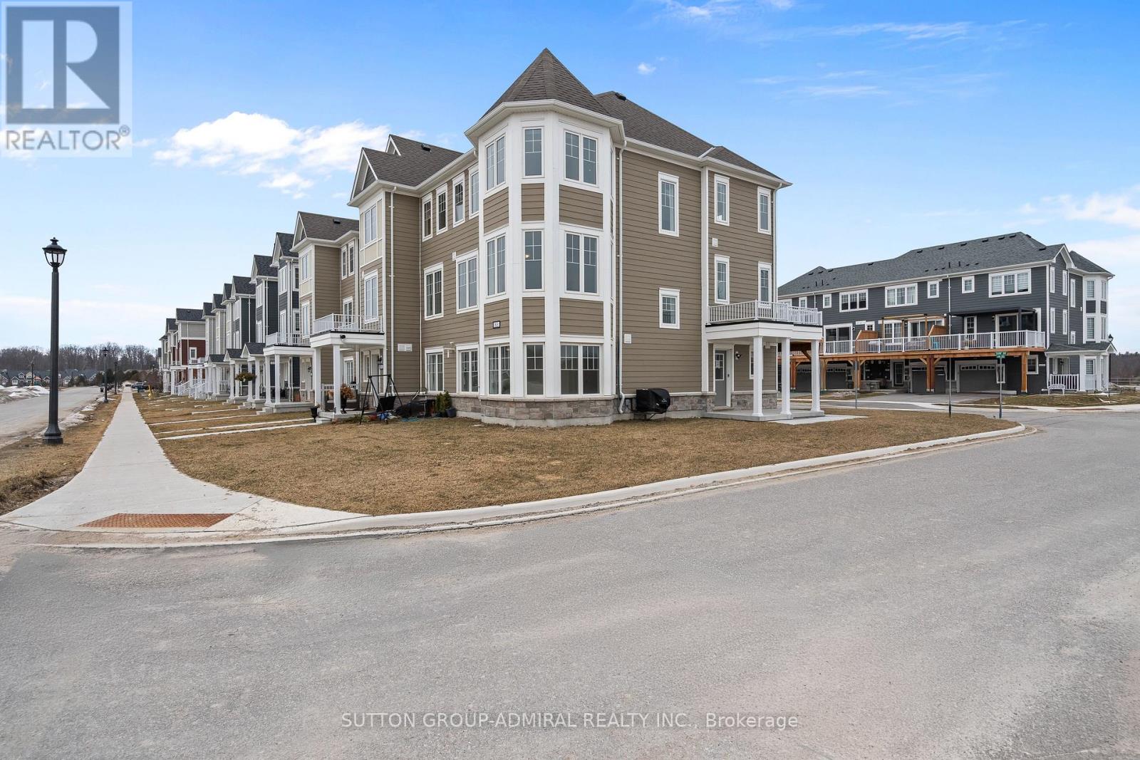 83 Shelburne Avenue, Wasaga Beach, Ontario  L9Z 0L2 - Photo 4 - S12986156