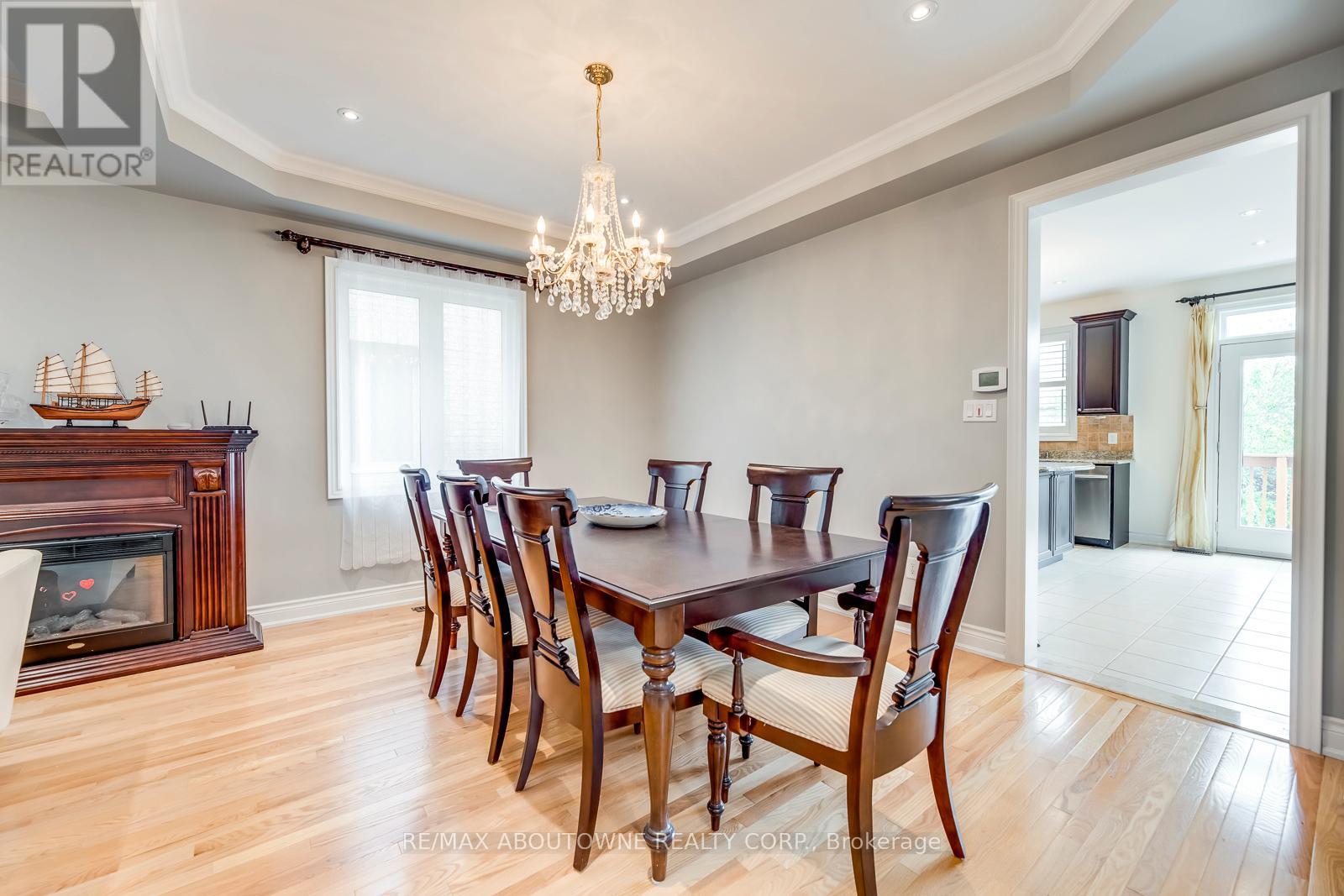 2481 Taylorwood Drive, Oakville, Ontario  L6H 0E1 - Photo 10 - W12986154