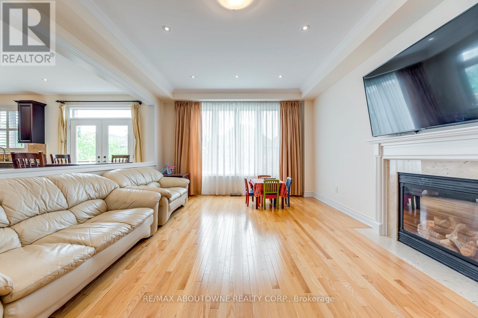 2481 Taylorwood Drive, Oakville, Ontario  L6H 0E1 - Photo 11 - W12986154