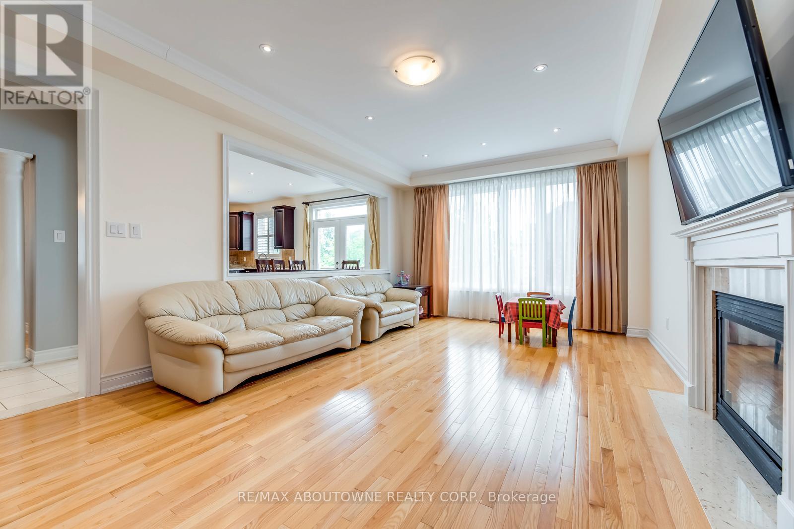 2481 Taylorwood Drive, Oakville, Ontario  L6H 0E1 - Photo 12 - W12986154