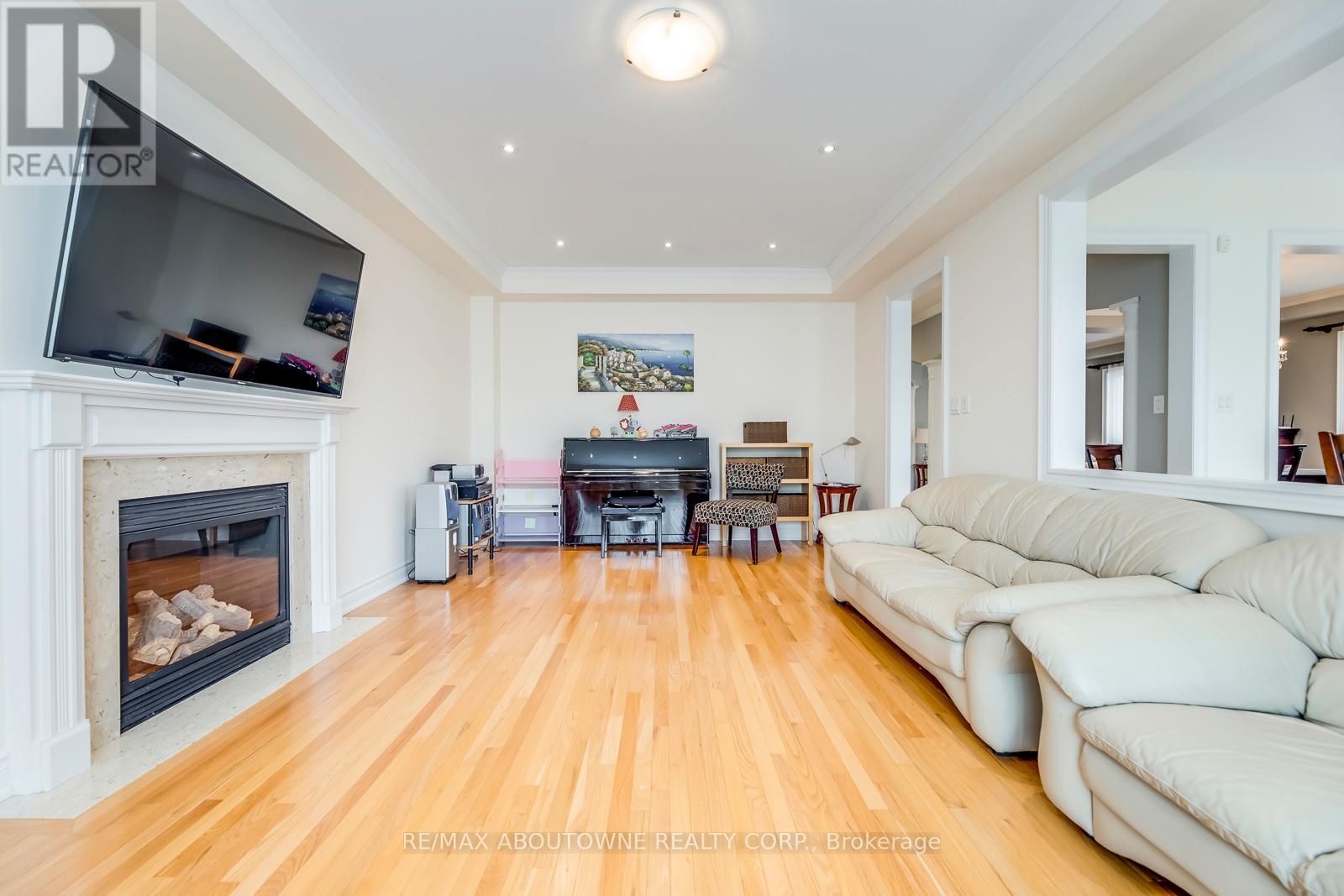 2481 Taylorwood Drive, Oakville, Ontario  L6H 0E1 - Photo 13 - W12986154