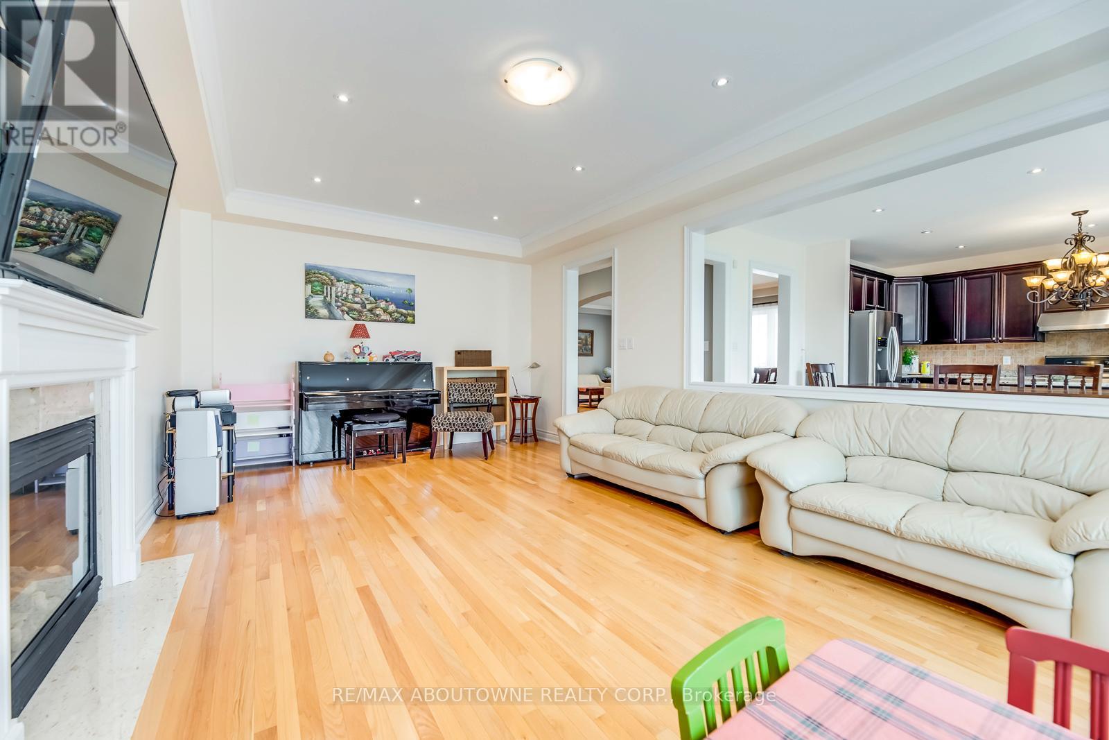 2481 Taylorwood Drive, Oakville, Ontario  L6H 0E1 - Photo 14 - W12986154